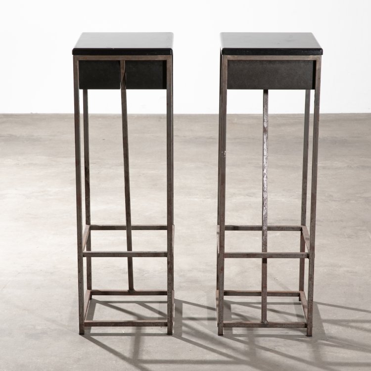 Bild 2 zu Objekt, 2 Barhocker, Einzelanfertigung f&uuml;r die Galerie Sch&uuml;ppenhauer,  Pentagon, Pentagon, K-15 619