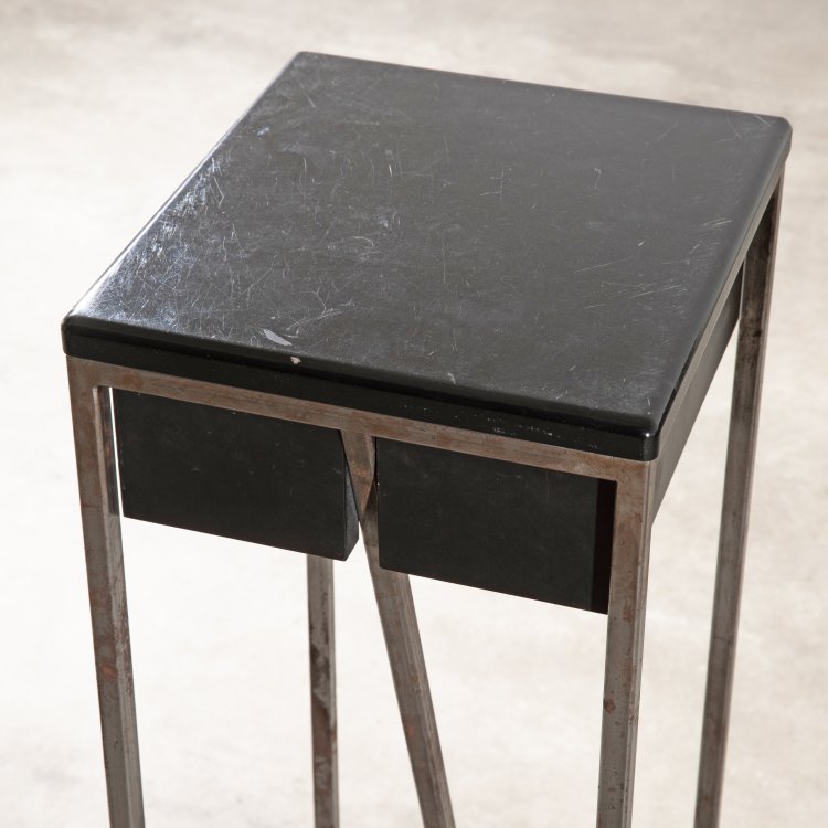 Bild 3 zu Objekt, 2 Barhocker, Einzelanfertigung f&uuml;r die Galerie Sch&uuml;ppenhauer,  Pentagon, Pentagon, K-15 619