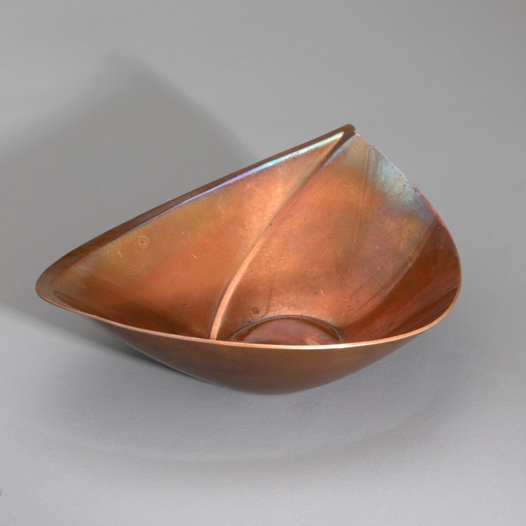 Hauptbild zu Objekt, Blattf&ouml;rmige Schale Modell TW 118, Tapio Wirkkala, Kultakeskus OY, K-15 509