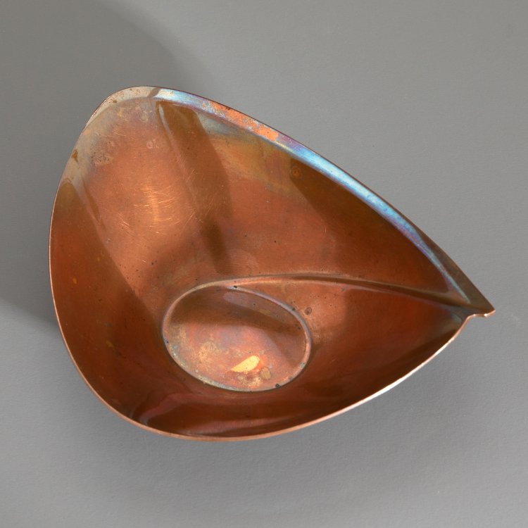 Bild 2 zu Objekt, Blattf&ouml;rmige Schale Modell TW 118, Tapio Wirkkala, Kultakeskus OY, K-15 509