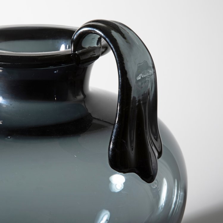 Bild 2 zu Objekt, Seltene, gro&szlig;e Bodenvase Modell Berlin, Wilhelm Wagenfeld, VLG AG, Wei&szlig;wasser, K-15 423