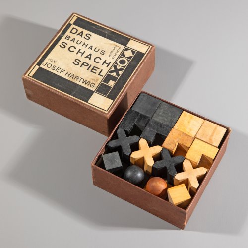 Bauhaus - Chess Set Model XVI
