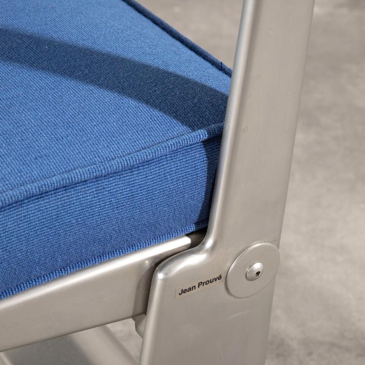 Bild 1 zu Objekt, Stuhl mit klappbarer Sitzfl&auml;che, Jean Prouv&eacute;, Tecta, K-15 461