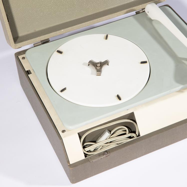 Bild 3 zu Objekt, Phonokoffer / tragbarer Plattenspieler PC 3 SV, Dieter Rams,Wilhelm Wagenfeld, Braun, K-15O 3