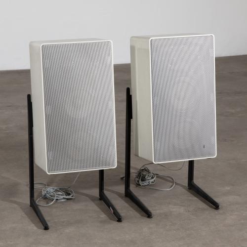 2 x Studio speakers L 710/1 + legs FL 80
