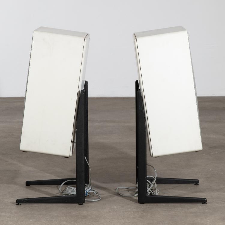 Bild 2 zu Objekt, 2 x Studiolautsprecher L 710/1 + Beine FL 80, Dieter Rams, Braun, K-15O 50