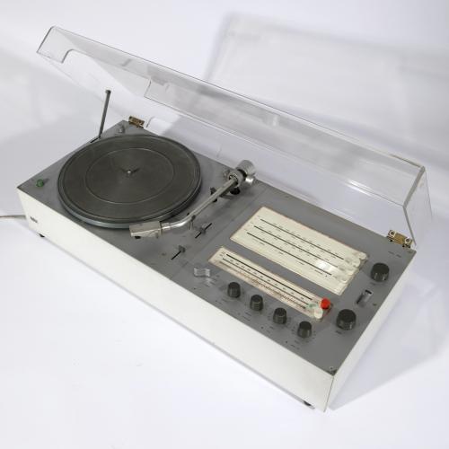 Compact device with turntable, Audio 300
