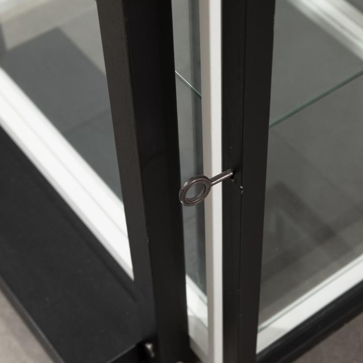 Bild 1 zu Objekt, Bauhaus Vitrine Modell S 40-1, Marcel Breuer, Tecta, K-16B 556