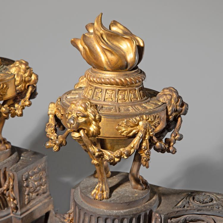 Bild 1 zu Objekt, Pair of andirons in the style of Louis XVI, Frankreich, K-16A 52