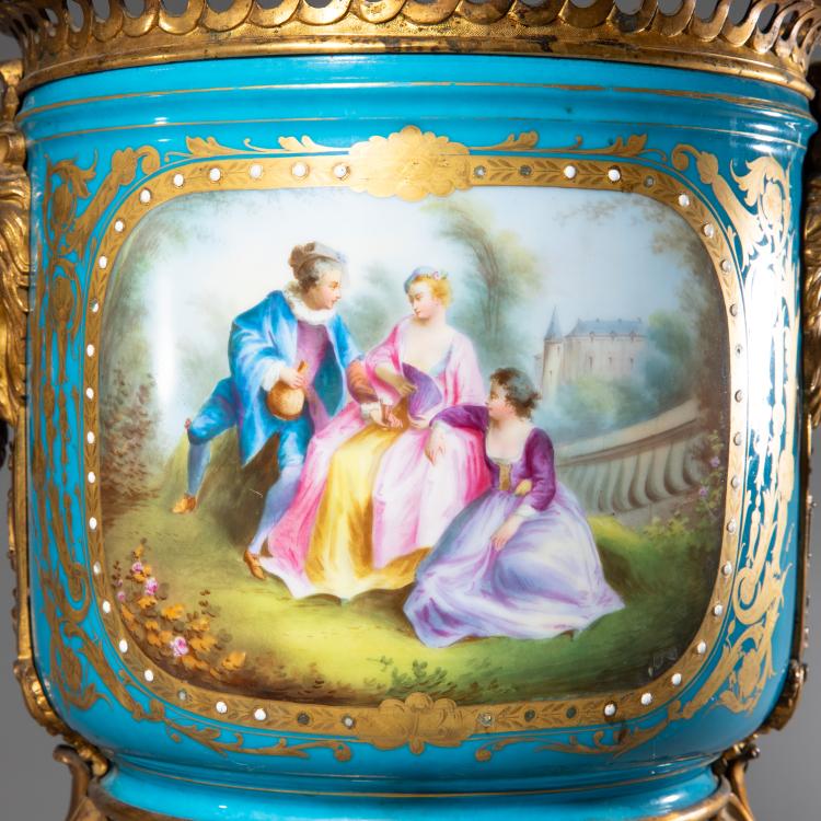 Bild 1 zu Objekt, Large cachepot in the Louis XV style, 19th century, Frankreich, K-16A 71