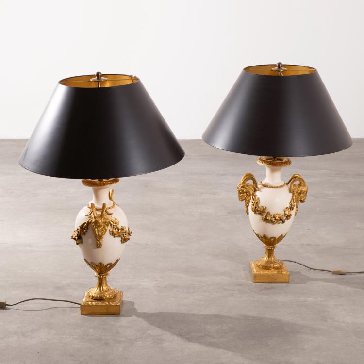 Hauptbild zu Objekt, Pair of Louis XVI style urns, Frankreich, K-16A 59