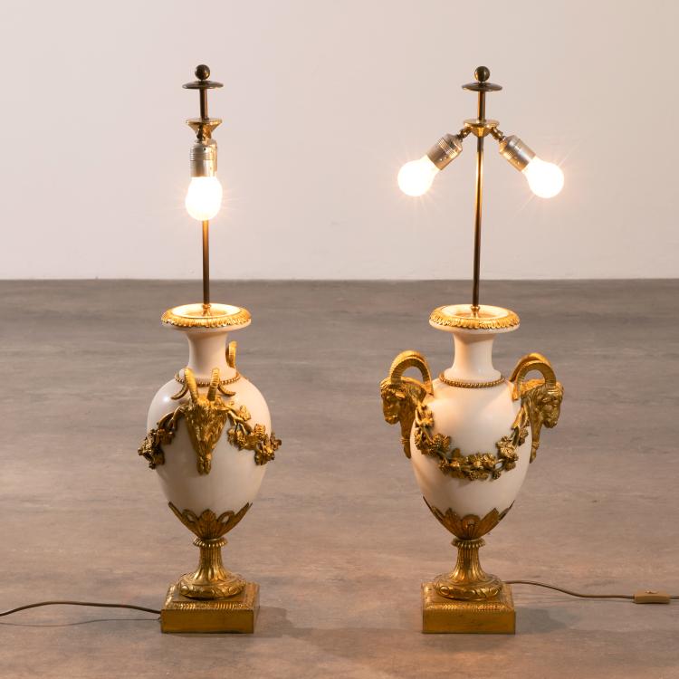 Bild 3 zu Objekt, Pair of Louis XVI style urns, Frankreich, K-16A 59