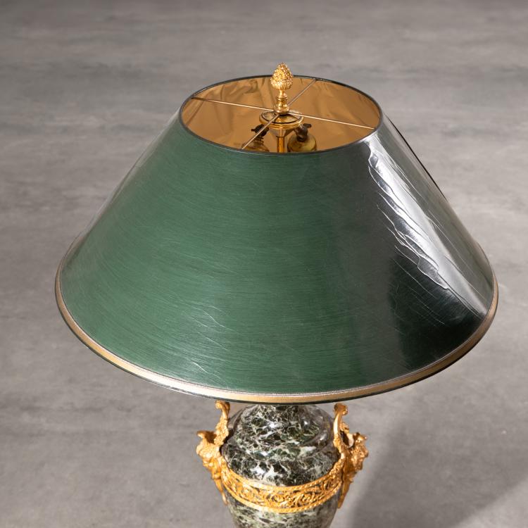 Bild 1 zu Objekt, Pair of Louis XVI style urns, 19th century, Frankreich, K-16A 55