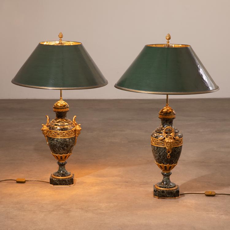 Bild 2 zu Objekt, Pair of Louis XVI style urns, 19th century, Frankreich, K-16A 55