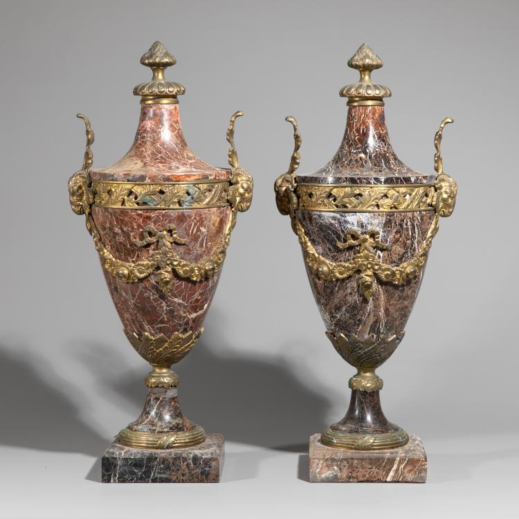 Bild 1 zu Objekt, Pair of Louis XVI style urns, Frankreich, K-16A 56