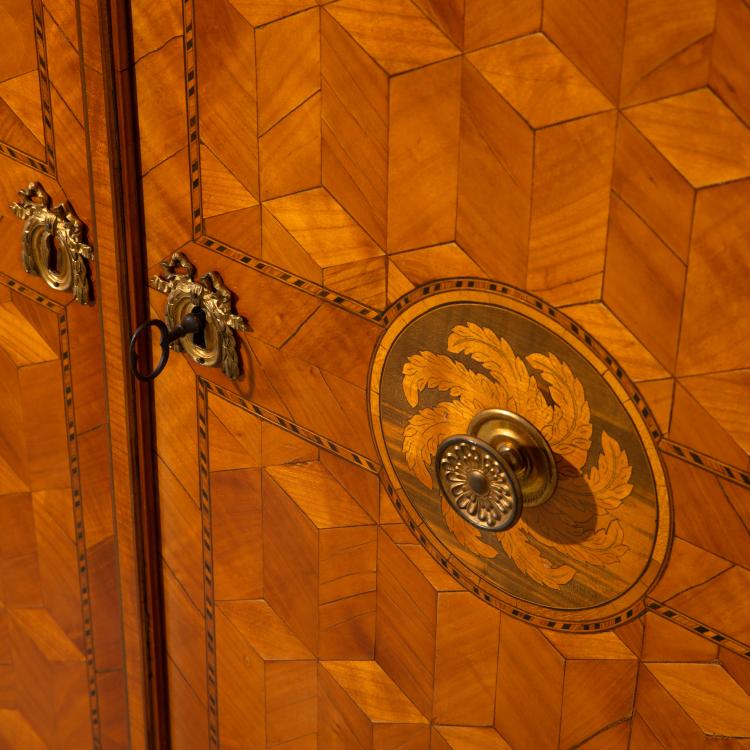 Bild 2 zu Objekt, Klassizistischer Schrank, wohl Rheinland, K-16A 27