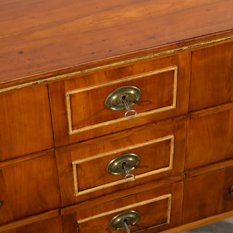 Bild 2 zu Objekt, Klassizistische Kommode, K-16A 24