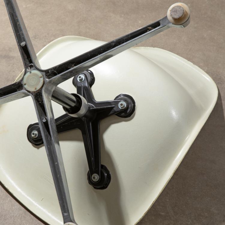 Bild 5 zu Objekt, Fiberglass chair model PSC, Charles & Ray Eames, Vitra, K-16O 24