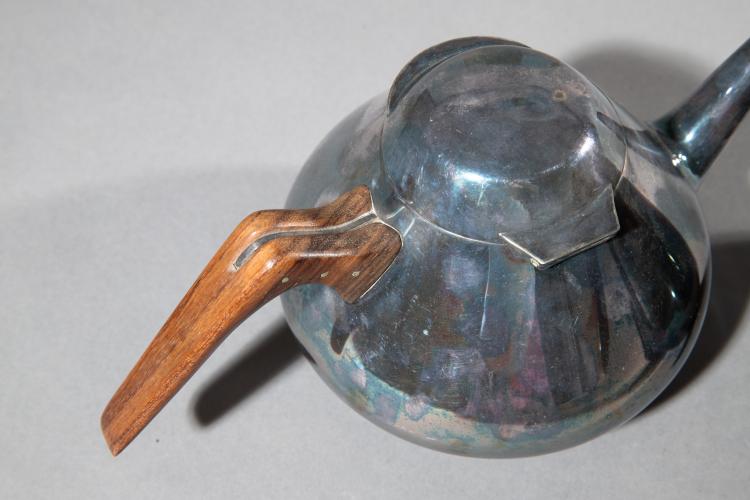 Bild 3 zu Objekt, Service. Nickel silver and wood. 1950s, K-16O 31