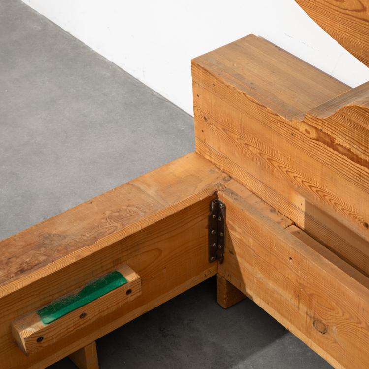 Bild 4 zu Objekt, Bett Modell La Bocca della Verit&agrave; aus der Mobili nella Valle Serie, Mario Ceroli, K-16B 728