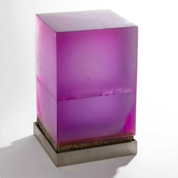 Hauptbild zu Objekt, Ohne Titel (violetter W&uuml;rfel), Herbert Hamak, K-16B 429