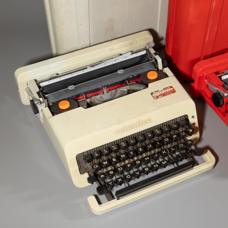 Bild 1 zu Objekt, 2 Valentine model typewriters, Ettore Sottsass, Olivetti, K-16O 73