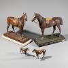 Konvolut: 2 große und 2 kleine gesattelte Pferde, 1900-1911