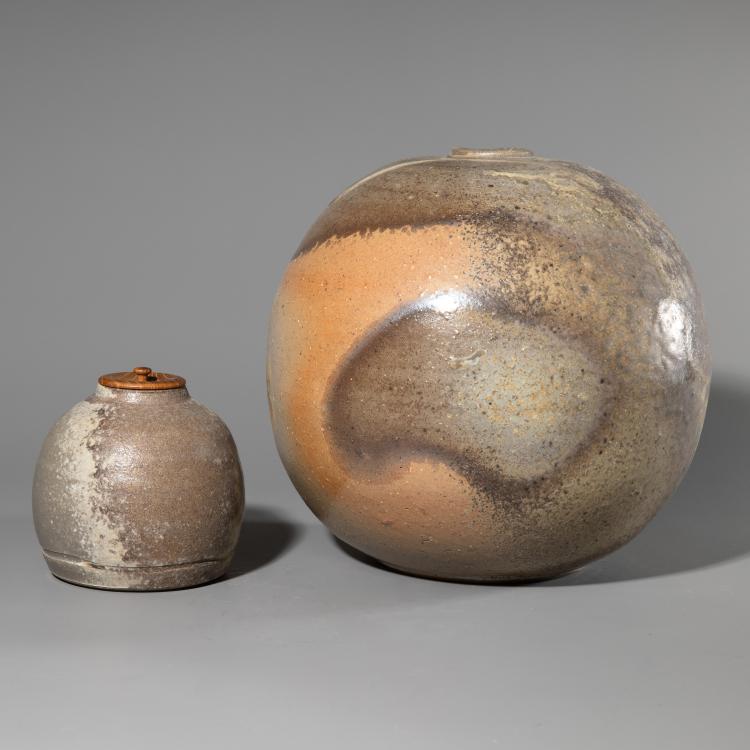 Bild 1 zu Objekt, A spherical vase and a small lidded vessel, Horst Kerstan, K-16O 137