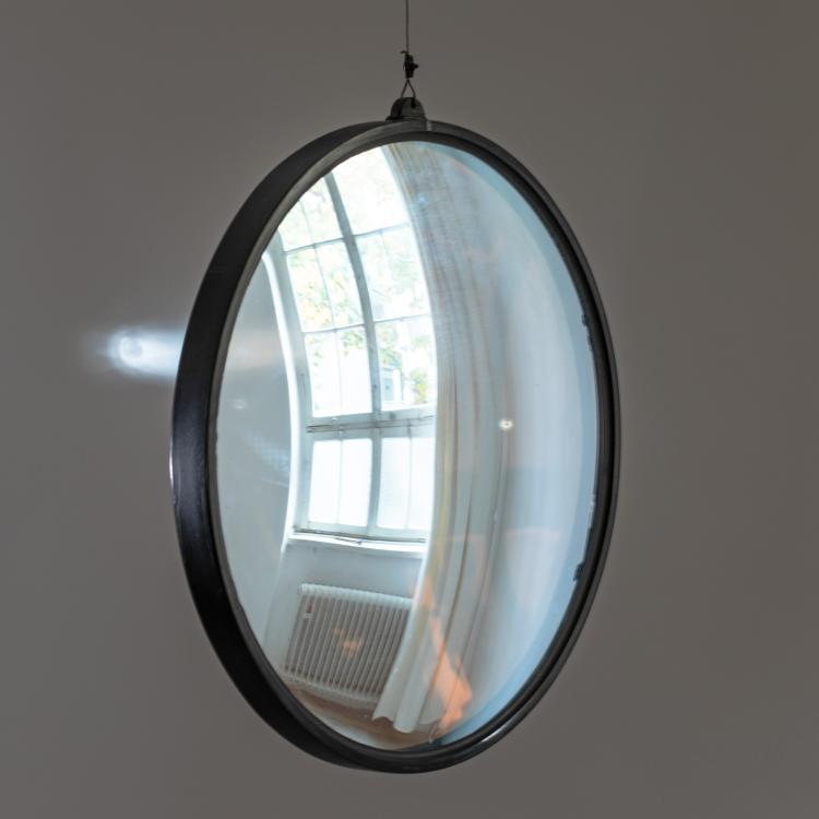 Bild 2 zu Objekt, H&auml;ngende Linse, 1981, Adolf Luther, K-16B 411