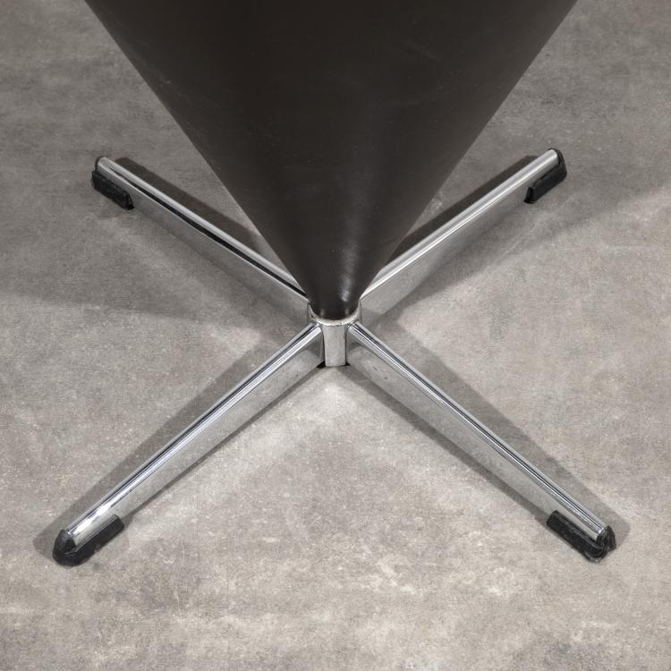 Bild 4 zu Objekt, 2 Cone Chairs / T&uuml;tenst&uuml;hle, Verner Panton, Gebr&uuml;der Nehl, K-16O 42