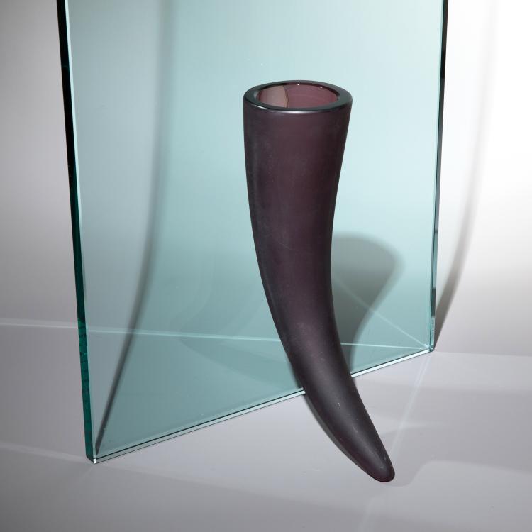 Bild 1 zu Objekt, Gro&szlig;e, limitierte Vase Modell Une &Eacute;tranget&eacute; contre un mur, Philippe Starck, Daum, Paris, K-16B 821