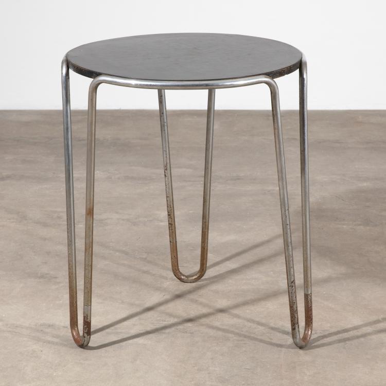 Bild 2 zu Objekt, 2 three-legged steel tube loop tables, Thonet France, K-16O 11