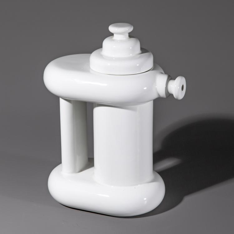 Hauptbild zu Objekt, Limitierte Kanne Modell Cherries aus der Indian Memories Serie, Ettore Sottsass, Anthologie Quartett, Bad Essen; Sarri, Alessio, K-16B 768