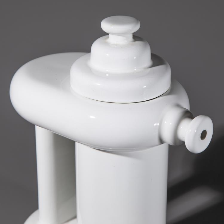 Bild 1 zu Objekt, Limitierte Kanne Modell Cherries aus der Indian Memories Serie, Ettore Sottsass, Anthologie Quartett, Bad Essen; Sarri, Alessio, K-16B 768