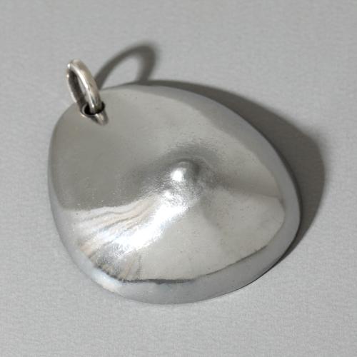 Anhänger, Modell Le Sein