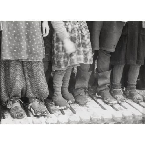 'Children's clothing refugee camp Benthe', 2007