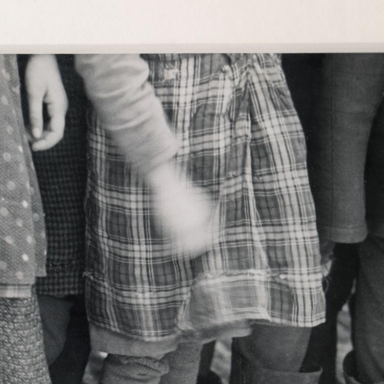 Bild 2 zu Objekt, 'Kinderkleidung, Fl&uuml;chtlingslager Benthe', 1947, K-16B 353