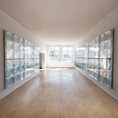 Spherical concave mirror wall