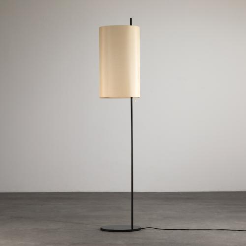 Frühe Ausführung der Stehleuchte Modell AJ Royal