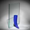 Vase Model Une Étrangeté contre un mur