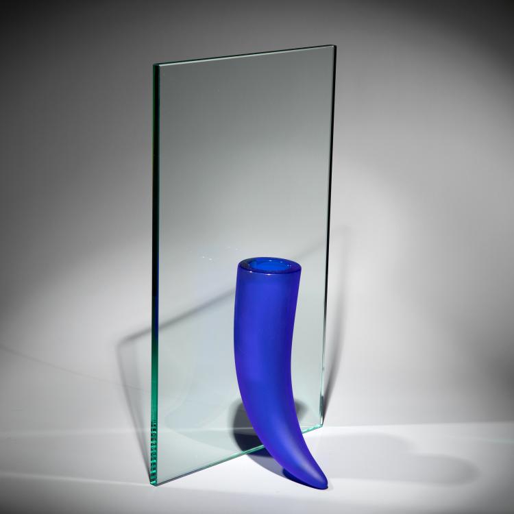 Hauptbild zu Objekt, Vase Modell Une &Eacute;tranget&eacute; contre un mur, Philippe Starck, Daum, K-16B 820