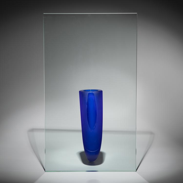 Bild 2 zu Objekt, Vase Modell Une &Eacute;tranget&eacute; contre un mur, Philippe Starck, Daum, K-16B 820
