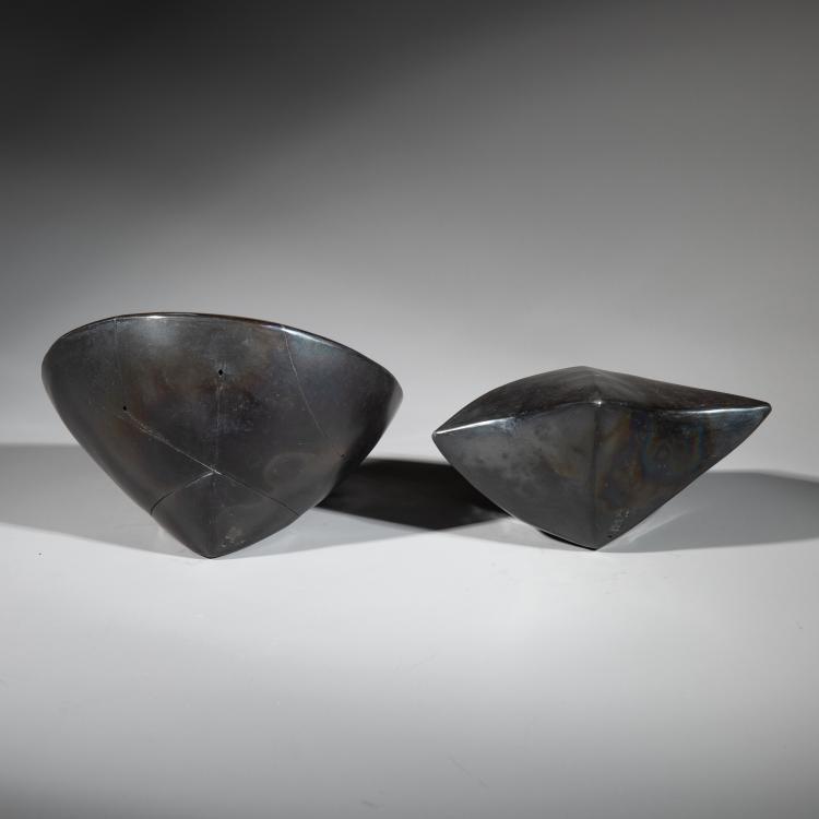 Bild 2 zu Objekt, Zwei schwarze Plastiken, K-16A 256