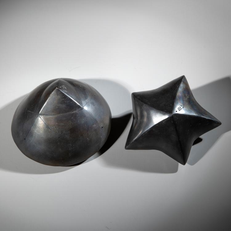 Bild 3 zu Objekt, Zwei schwarze Plastiken, K-16A 256