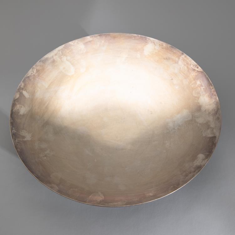 Bild 1 zu Objekt, Dreibeinige Schale aus der Sonderausstellung Bauhaus_Sachsen im Grassi Museum, Wolfgang T&uuml;mpel, WMF, K-16B 540