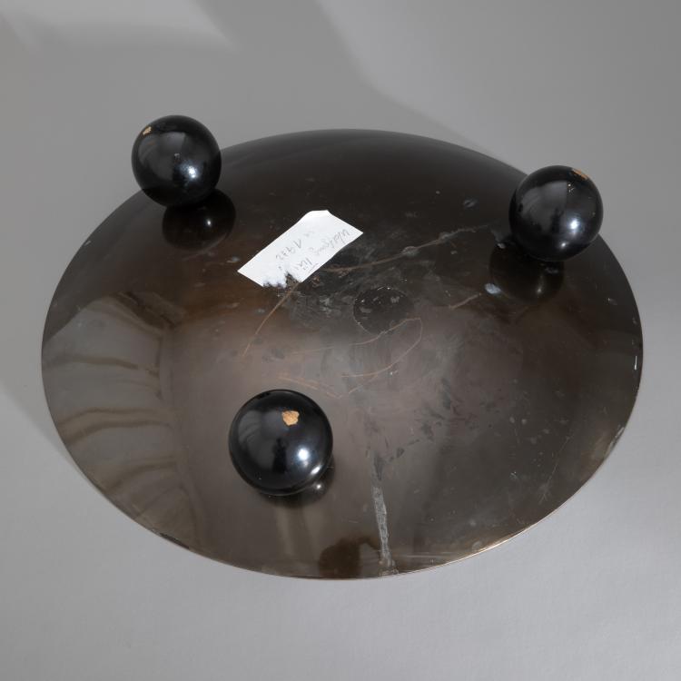 Bild 2 zu Objekt, Dreibeinige Schale aus der Sonderausstellung Bauhaus_Sachsen im Grassi Museum, Wolfgang T&uuml;mpel, WMF, K-16B 540