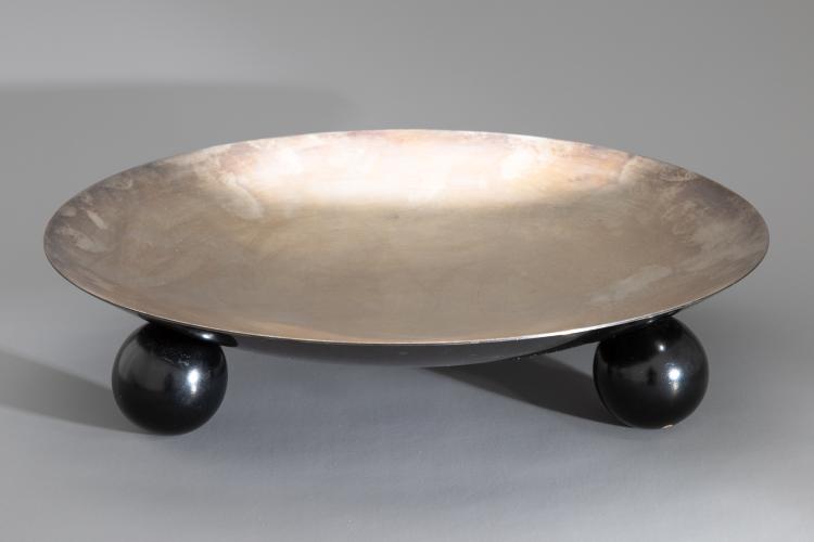 Bild 4 zu Objekt, Dreibeinige Schale aus der Sonderausstellung Bauhaus_Sachsen im Grassi Museum, Wolfgang T&uuml;mpel, WMF, K-16B 540