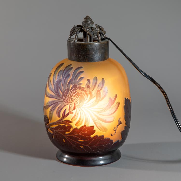 Hauptbild zu Objekt, Veilleuse 'Chrysanth&egrave;mes', 1908-14, Gall&eacute;, Nancy, K-16A 165