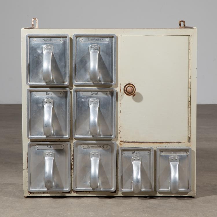 Bild 1 zu Objekt, Sch&uuml;ttenschrank einer Frankfurter K&uuml;che, Margarete Sch&uuml;tte-Lihotzky, Haarer Hanau a. M., K-16B 539