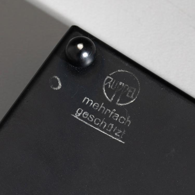 Bild 3 zu Objekt, Zweiteiliges Schreibtischset, Briefhalter + Zettelkasten (Ecknotizblock), Marianne Brandt, Ruppelwerk GmbH, K-16B 543